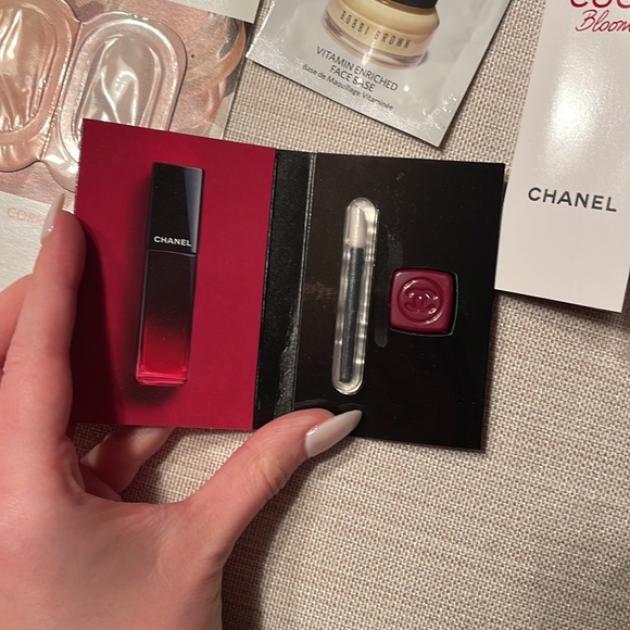 Makeup Sample Bundle - Picture 3 of 6